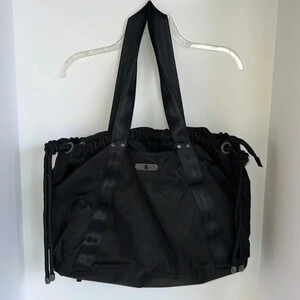 Ful Brand 100% Nylon Bag Zips Closed Travel Bag Multiple Pockets Shoulder Bag